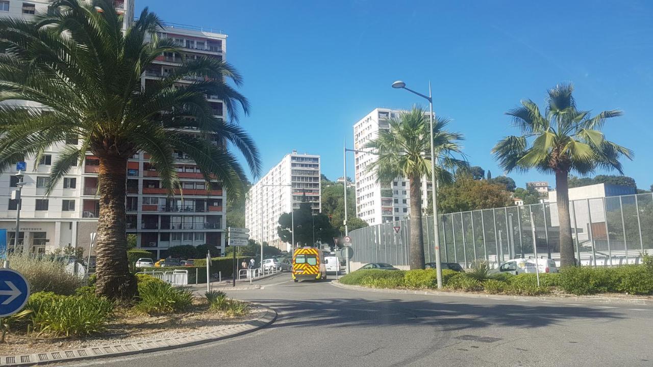 Seaside Tram Haven: Budget-Friendly Room with Kitchen and Views Nice Exterior photo