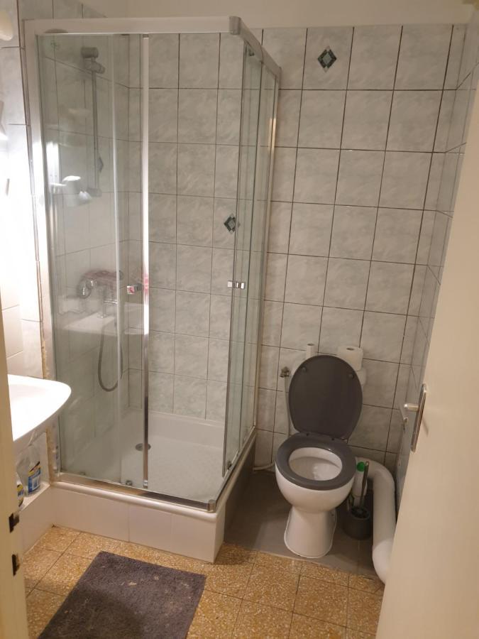 Seaside Tram Haven: Budget-Friendly Room with Kitchen and Views Nice Exterior photo
