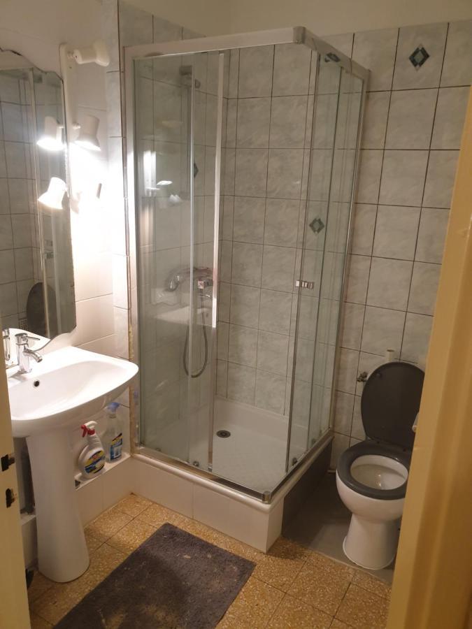 Seaside Tram Haven: Budget-Friendly Room with Kitchen and Views Nice Exterior photo