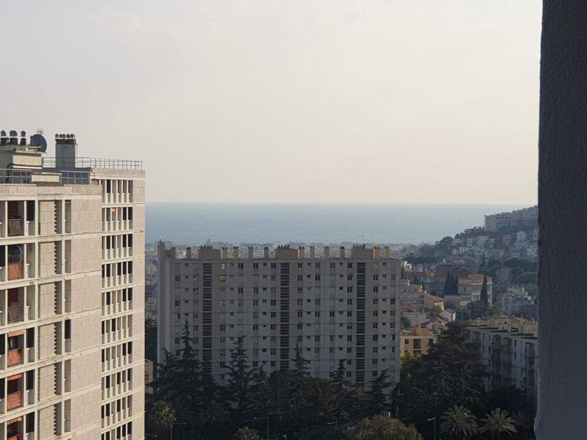 Seaside Tram Haven: Budget-Friendly Room with Kitchen and Views Nice Exterior photo