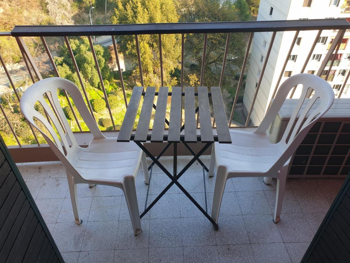 Seaside Tram Haven: Budget-Friendly Room with Kitchen and Views Nice Exterior photo