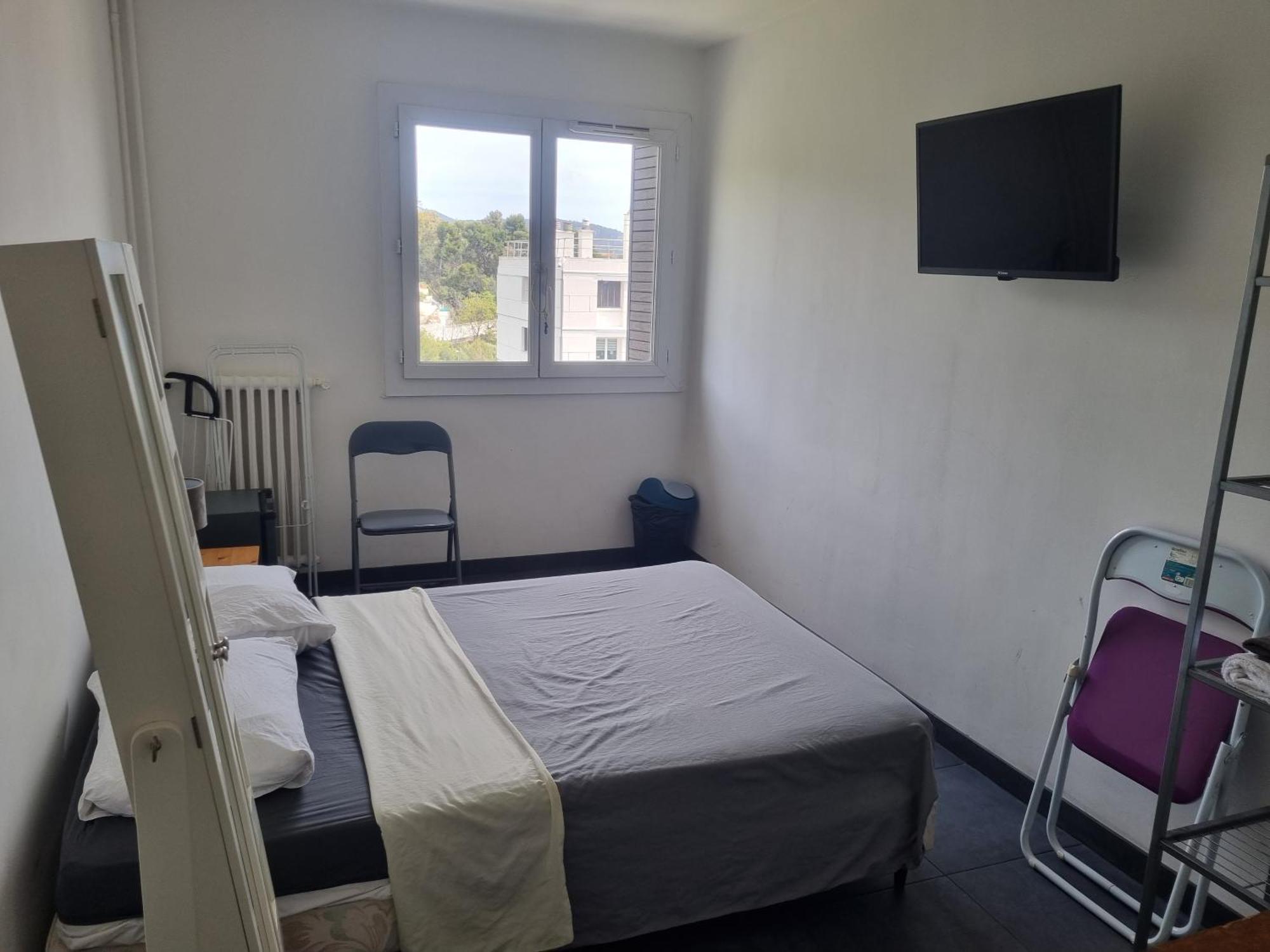 Seaside Tram Haven: Budget-Friendly Room with Kitchen and Views Nice Exterior photo