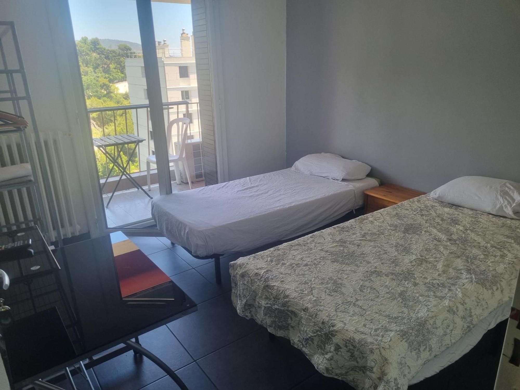 Seaside Tram Haven: Budget-Friendly Room with Kitchen and Views Nice Room photo