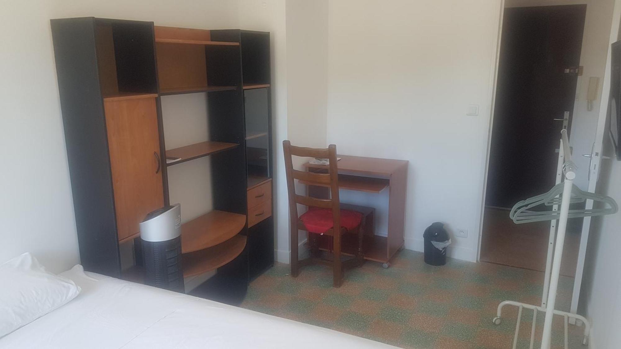 Seaside Tram Haven: Budget-Friendly Room with Kitchen and Views Nice Room photo
